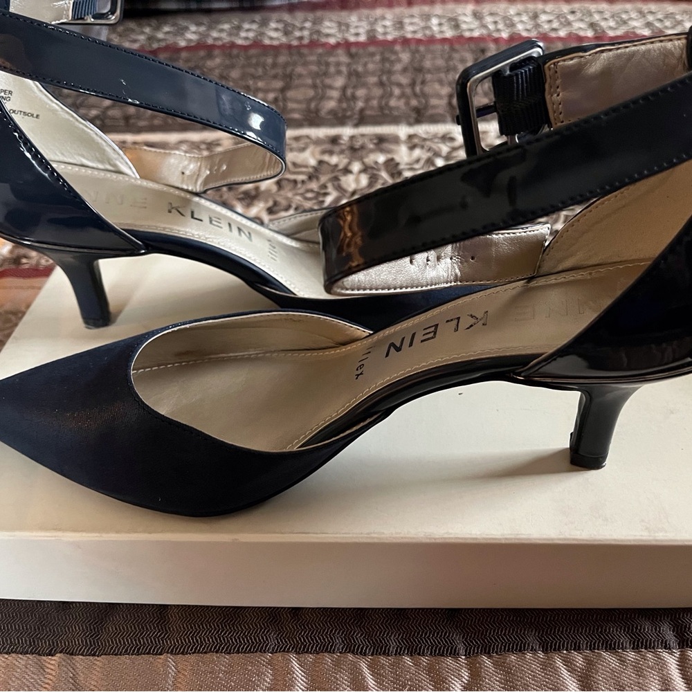 Anne Klein Blue Heels Classic Elegance